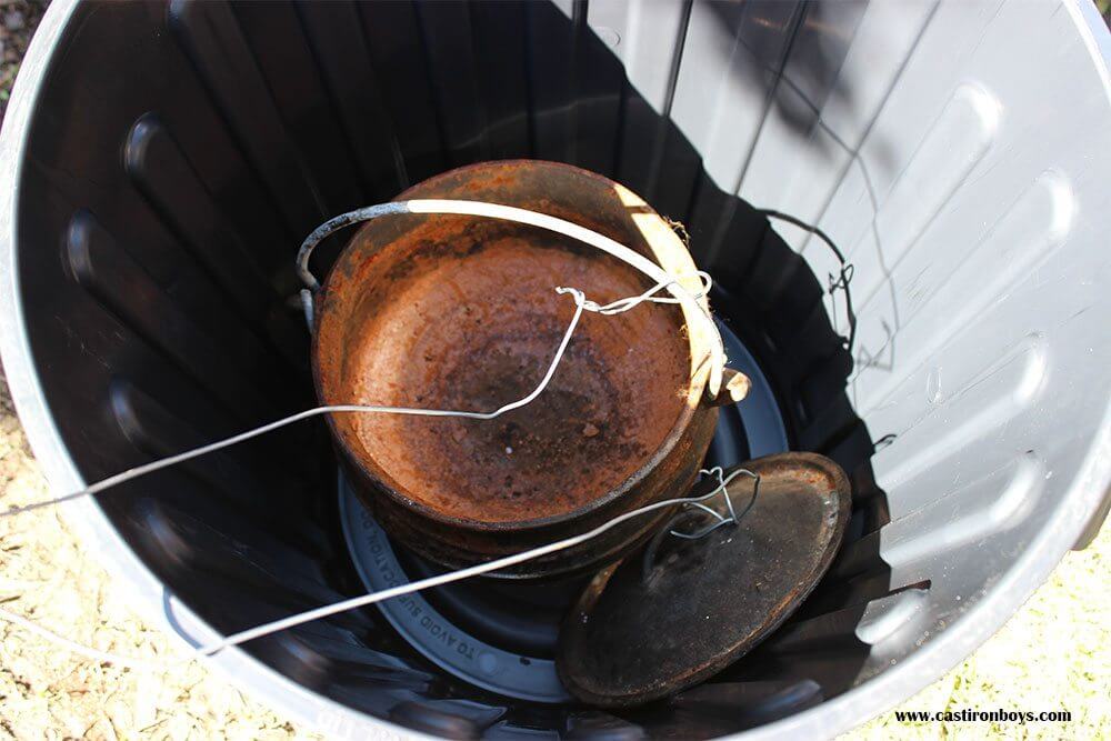 How to restore a camp oven with Molasses | The Camp Oven Cook